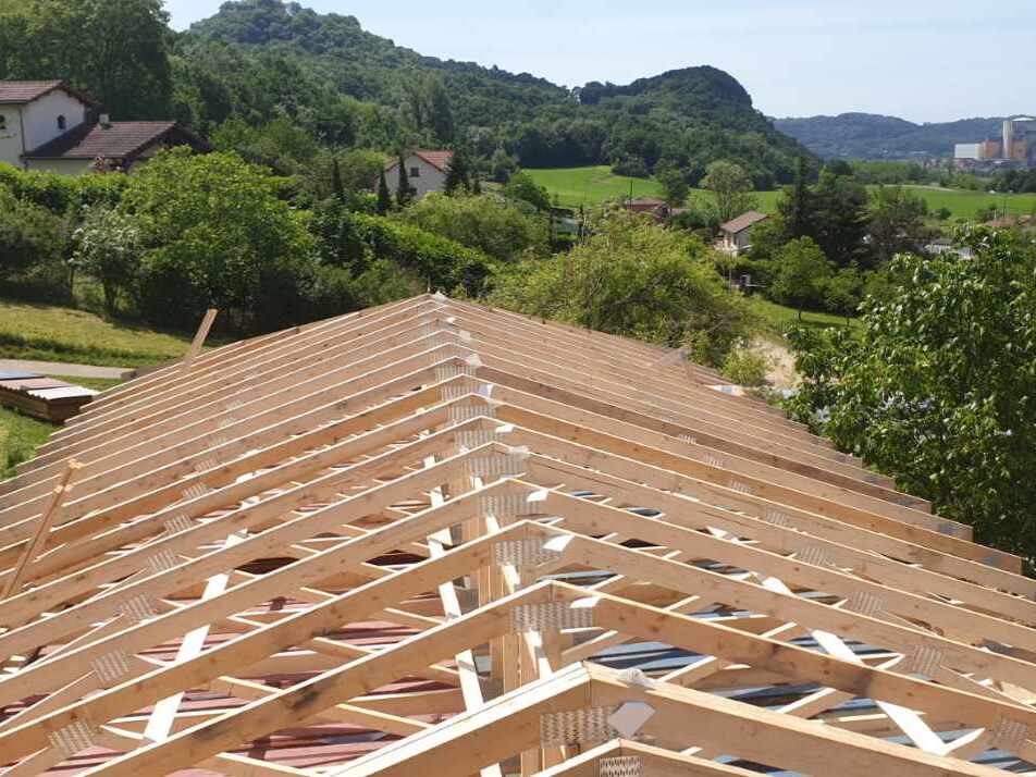 Installation de la charpente et préparation de la toiture